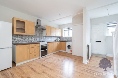 3 bedroom  flat to rent, Available now