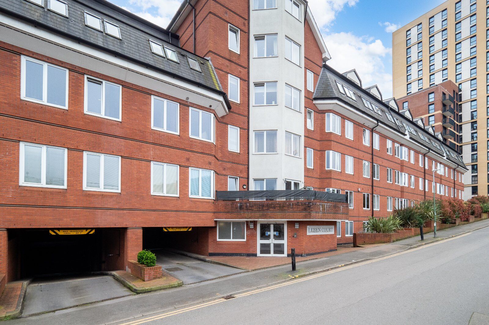 2 bedroom  flat for sale Sutton Court Road, SM1, main image