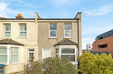 3 bedroom end terraced house for sale