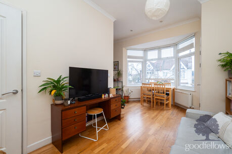 2 bedroom  flat to rent, Available from 08/03/2025