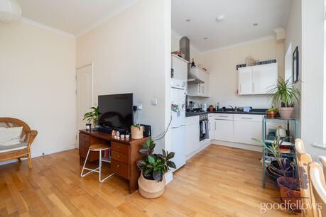 2 bedroom  flat to rent, Available from 08/03/2025