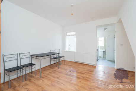 1 bedroom  flat to rent, Available part-furnished now