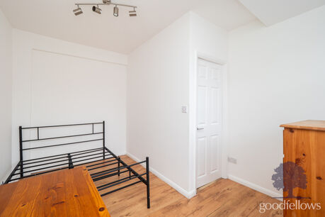 1 bedroom  flat to rent, Available part-furnished now