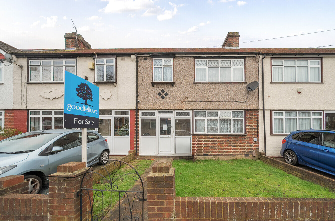 3 bedroom mid terraced house for sale Brockenhurst Way, London, SW16, main image