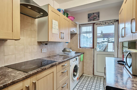 3 bedroom mid terraced house for sale