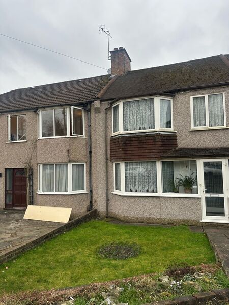 3 bedroom mid terraced house to rent, Available unfurnished now