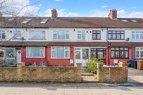 3 bedroom mid terraced house for sale