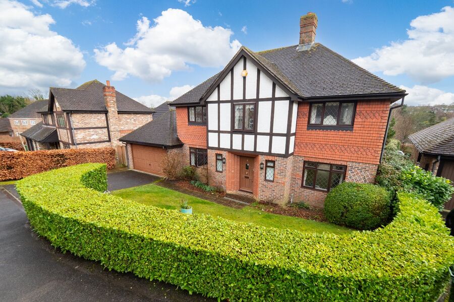 5 bedroom detached house for sale