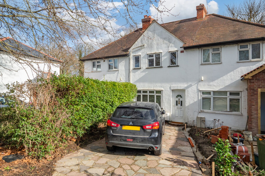 2 bedroom mid terraced house for sale