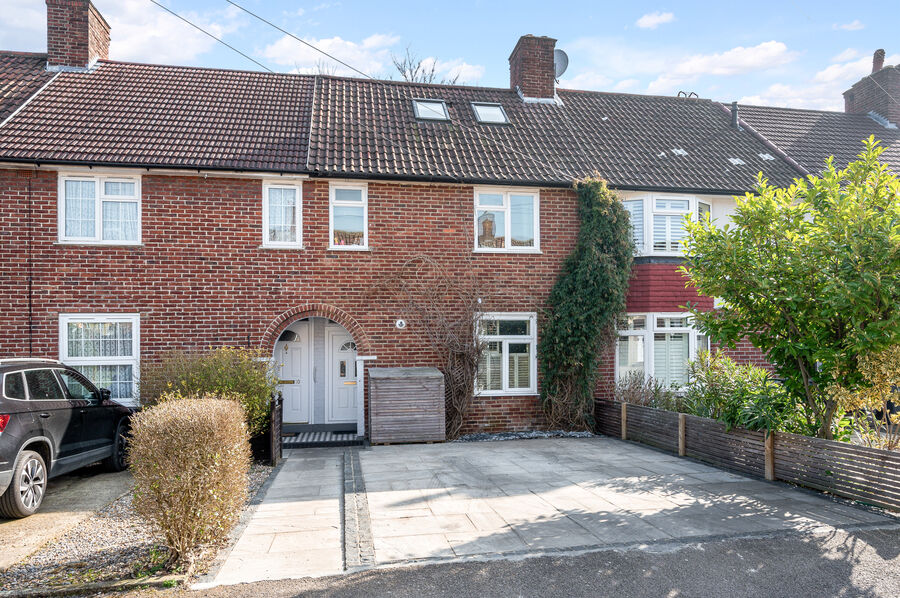 4 bedroom mid terraced house for sale