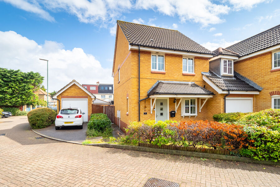 3 bedroom semi detached house for sale Elizabeth Close, Cheam, SM1