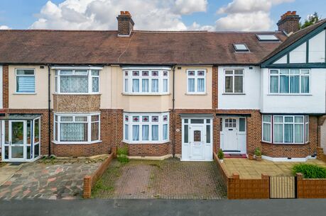 3 bedroom mid terraced house for sale