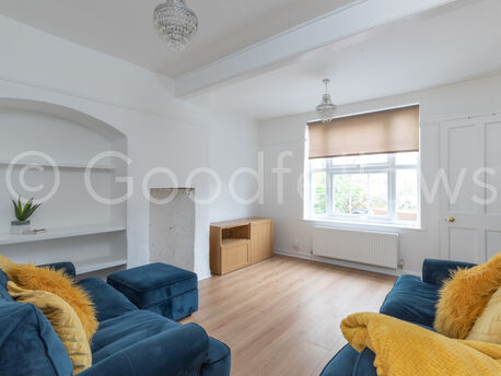 2 bedroom end terraced house to rent, Available part-furnished from 14/11/2024