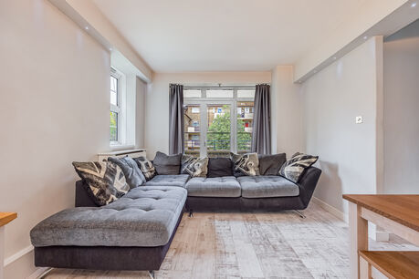 2 bedroom  flat for sale