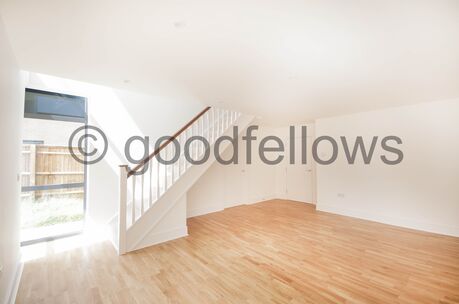 3 bedroom  flat to rent, Available from 23/04/2025