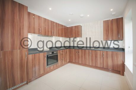 3 bedroom  flat to rent, Available from 23/04/2025