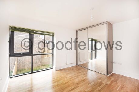 3 bedroom  flat to rent, Available from 23/04/2025