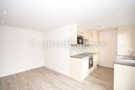 2 bedroom  flat to rent, Available unfurnished from 15/03/2025