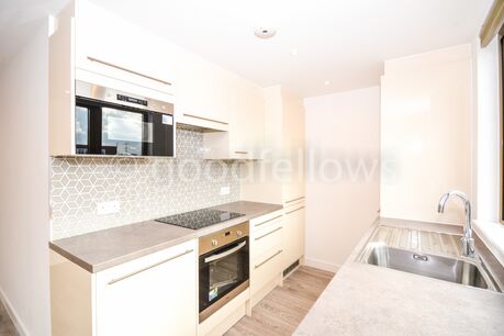 2 bedroom  flat to rent, Available unfurnished from 15/03/2025