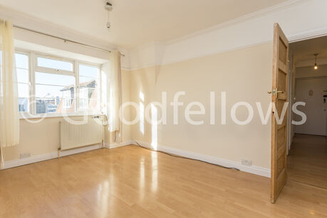 2 bedroom  flat to rent, Available now