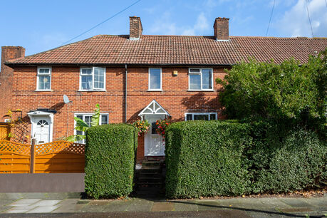 2 bedroom mid terraced house for sale