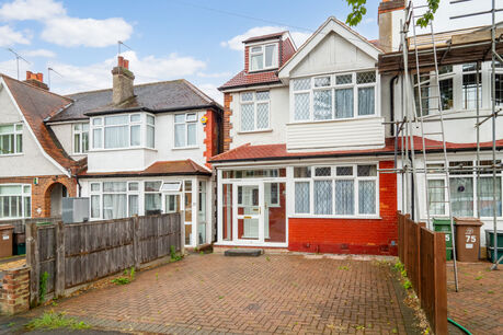 4 bedroom end terraced house for sale