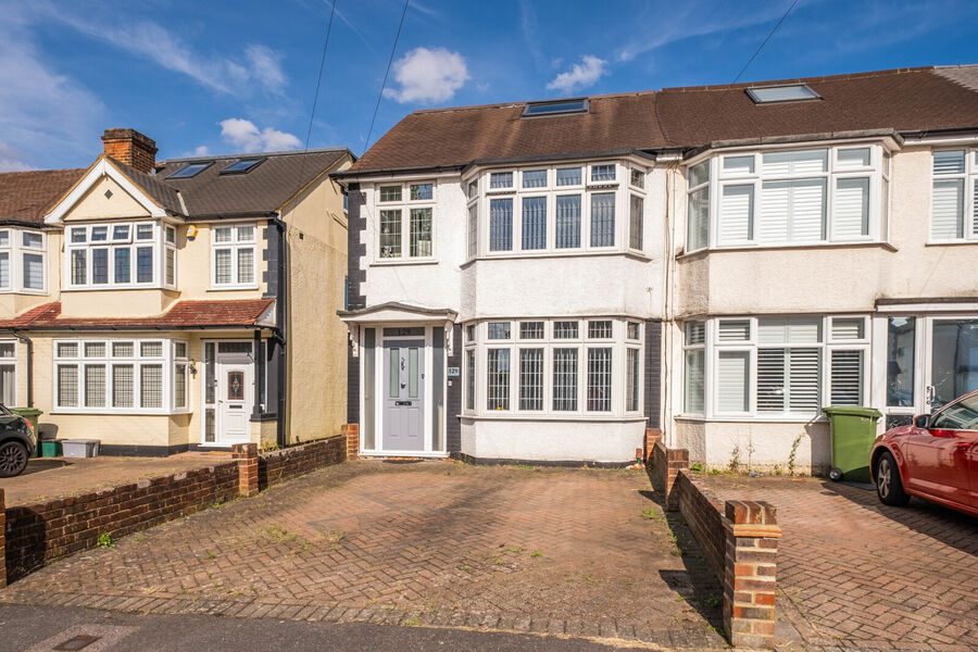 4 bedroom end terraced house for sale