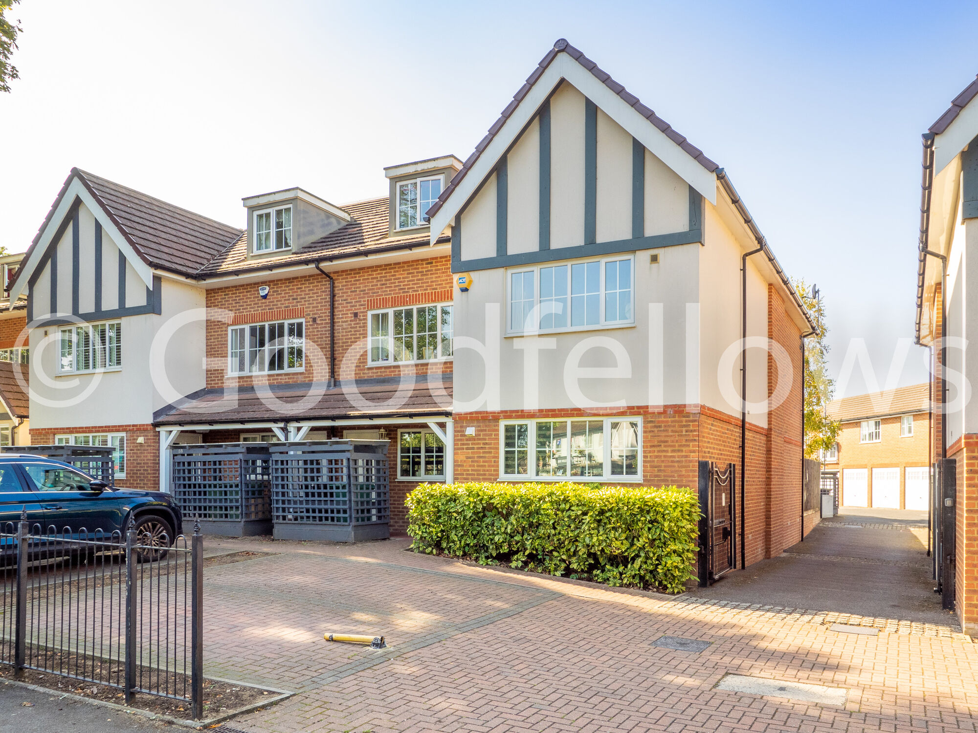 4 bedroom semi detached house to rent, Available from 27/08/2024 Cuddington Avenue, Worcester Park, KT4, main image