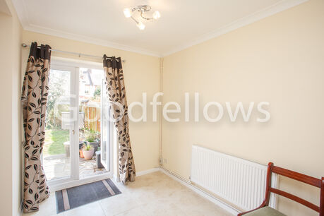 3 bedroom semi detached house to rent, Available from 04/01/2025